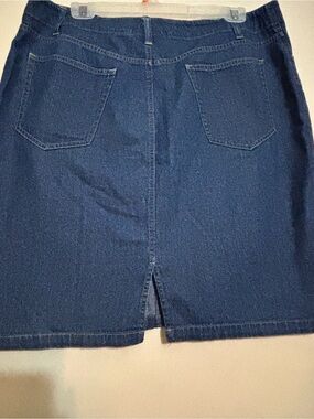 Liz Claiborne Dark Blue Denim Skirt with Contrast Stitching